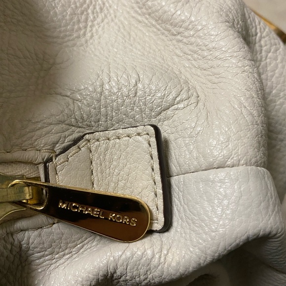 Michael Kors off White Leather Designer Tote/ shoulder /weekender
GUC - Picture 4 of 11